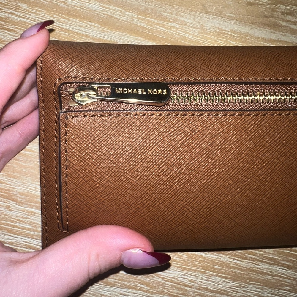 Michael Kors Wallet - Picture 5 of 8